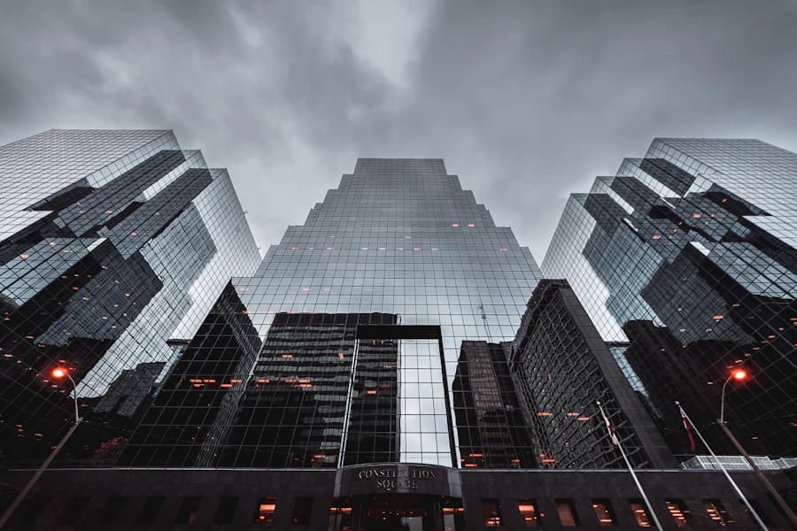 Hard sun concrete - architecture AI image prompt for gemini
